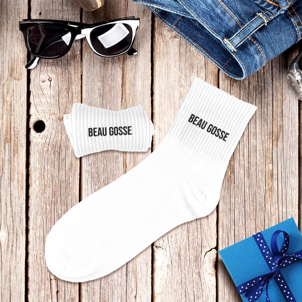 Chaussettes blanches beau gosse homme
