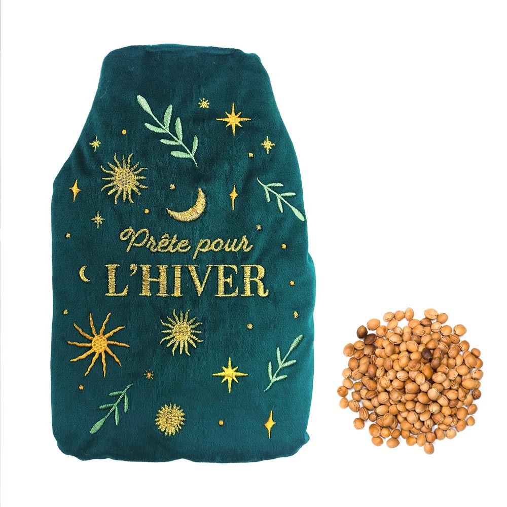 Bouillotte velours brodees noyaux de cerises prete pour l'hiver