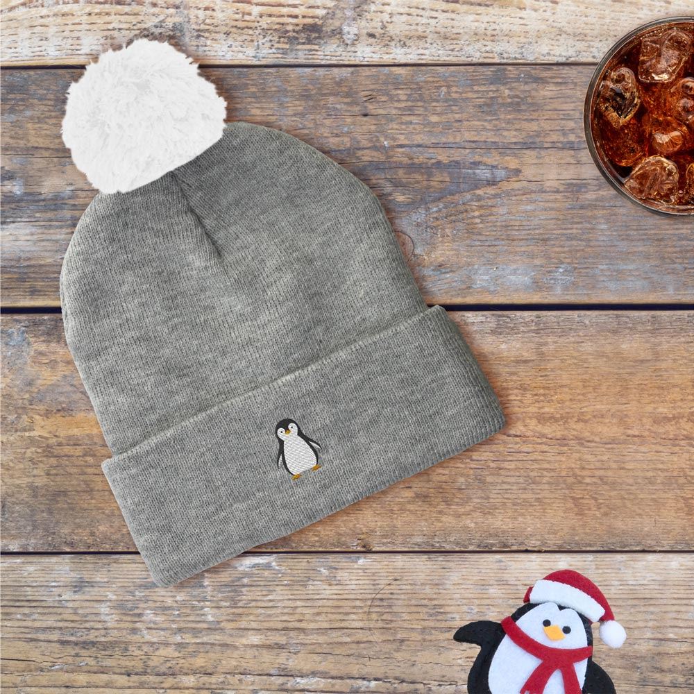 Bonnet pompon brode pingouin